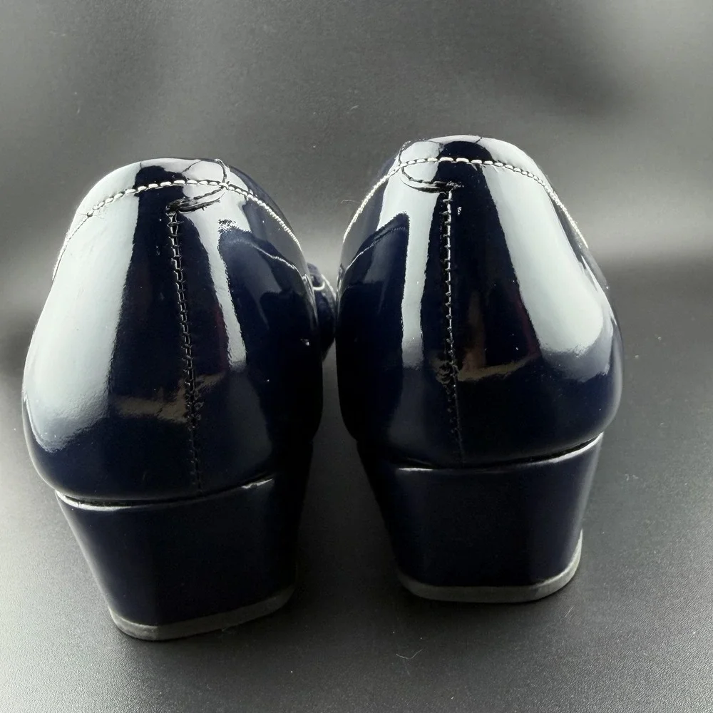 Gianni Bini Women's Navy Blue 8M Patent Leather Wedge Heels Button Detail New - Picture 6 of 7